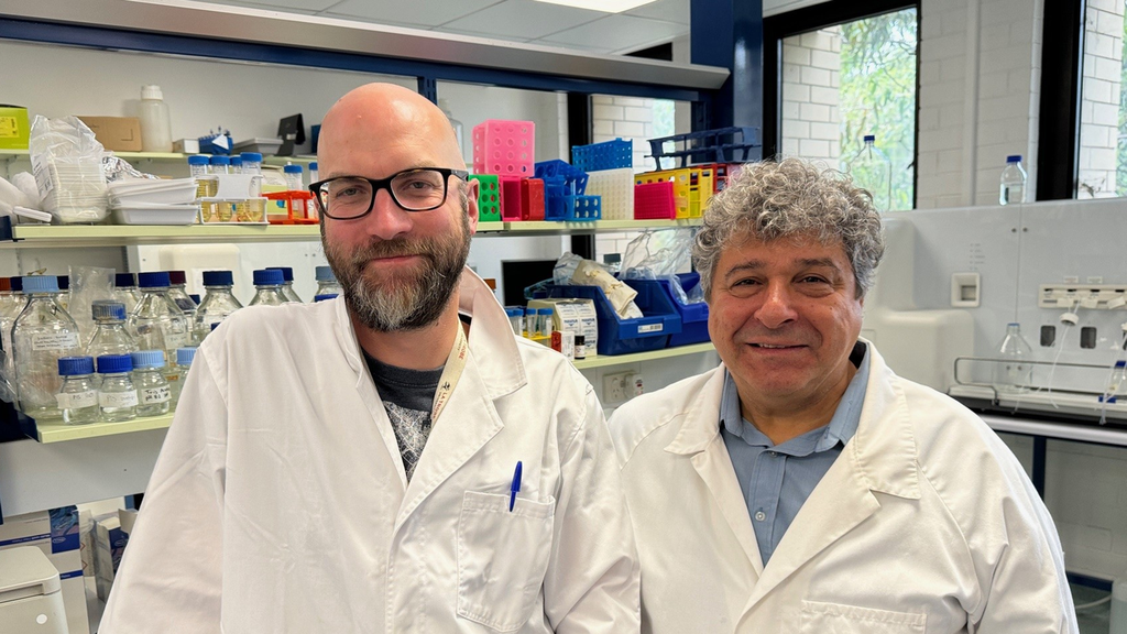 Jan Terhag and George Kopsidas in the lab.